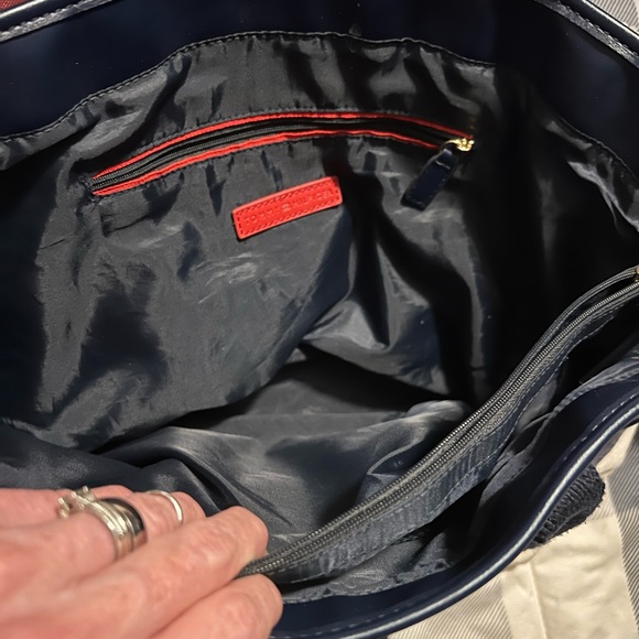 Tommy Hilfiger purse - Picture 2 of 9